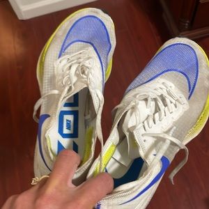 Nike ZoomX Vaporfly Next %, men’s 6.5/women’s 8
